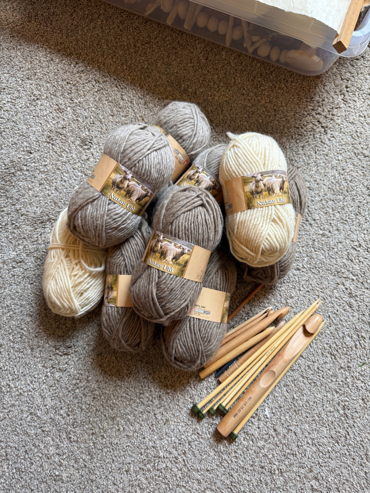 Wool Yarn & Crochet/Knit Needle Bundle